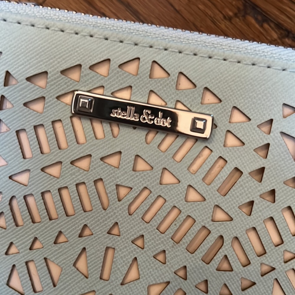Stella & Dot Eyelet Cut-Out mint green clutch Purse - Picture 2 of 8